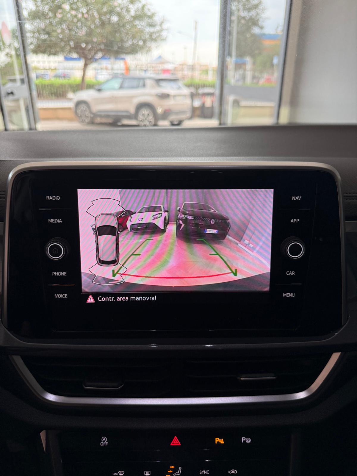 Volkswagen T-Roc 1.0 TSI Style 110CV - immagine 10
