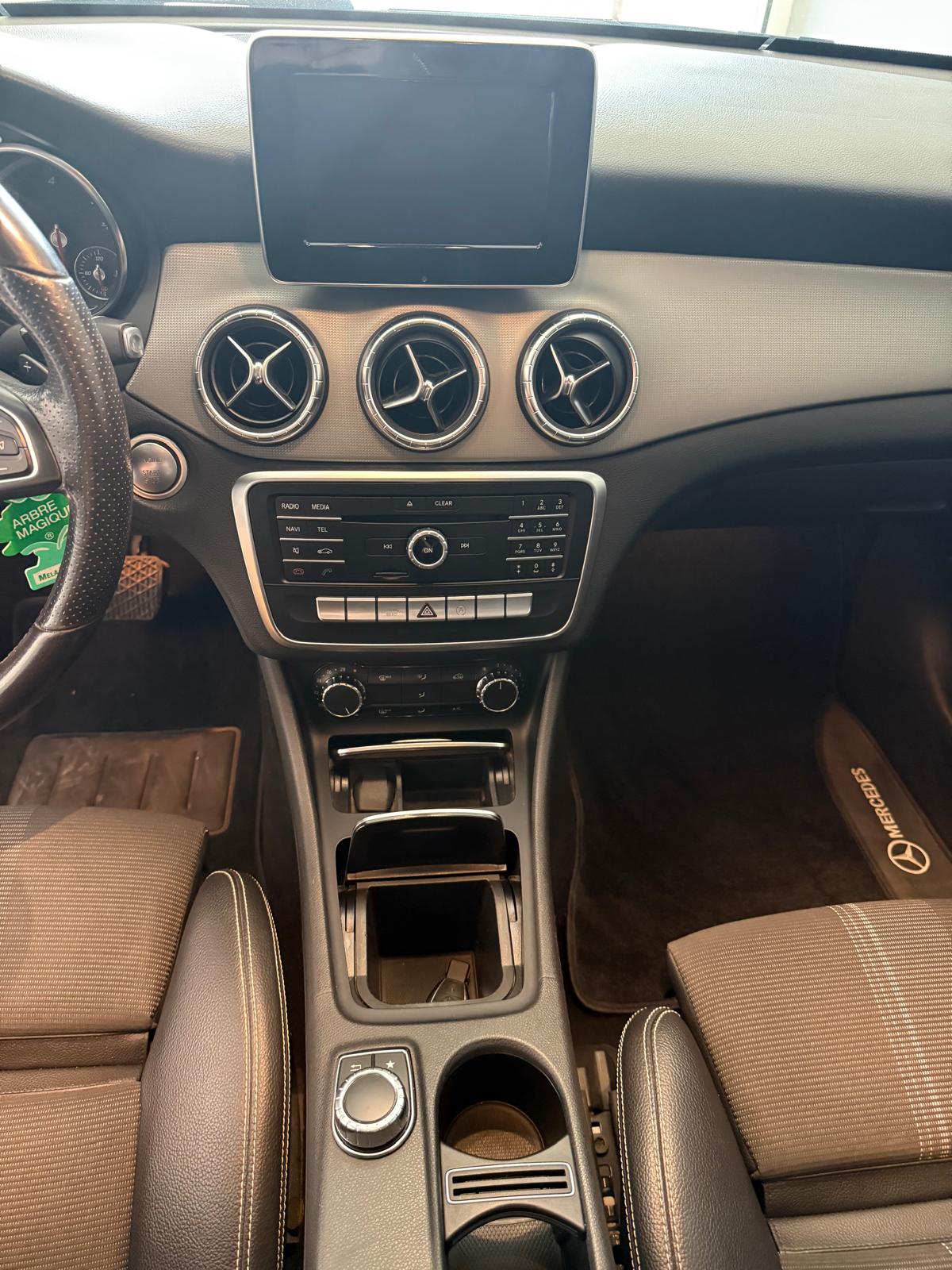 Mercedes-Benz CLA 200D Shooting Brake - immagine 8